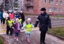Воспитанники детского сада проложили безопасный маршрут с помощью акции <strong>« Шагающий автобус»</strong>